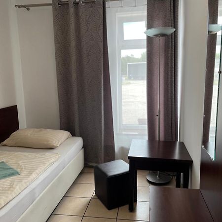 Motel W Lace Болеславец Екстериор снимка