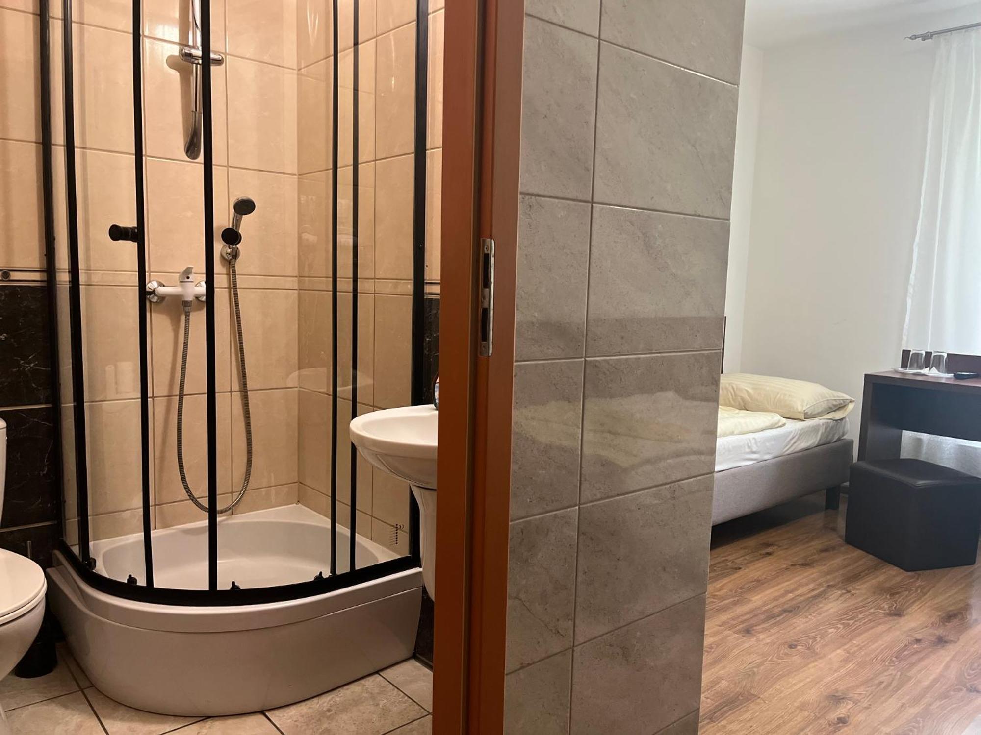 Motel W Lace Болеславец Екстериор снимка
