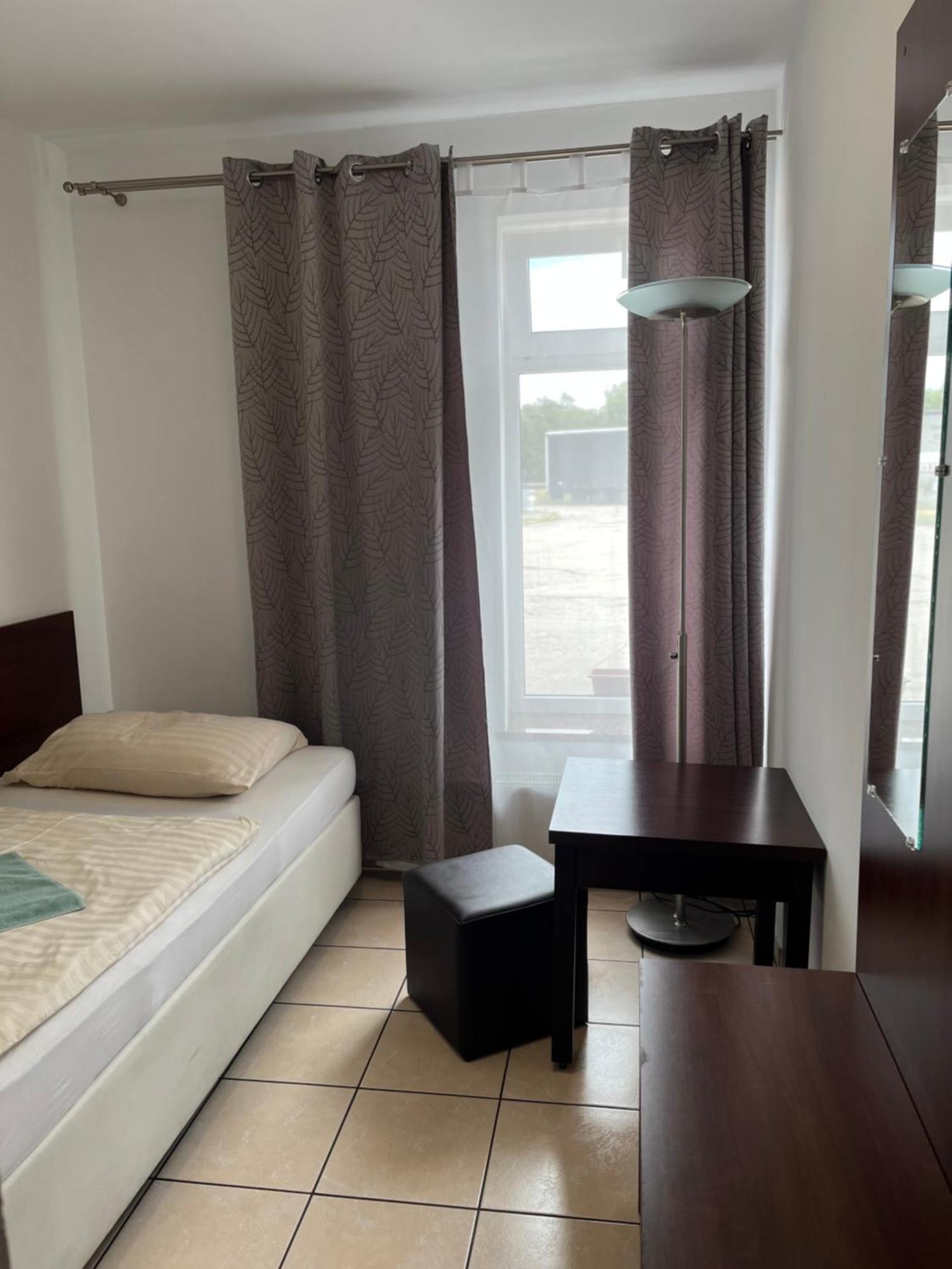 Motel W Lace Болеславец Екстериор снимка