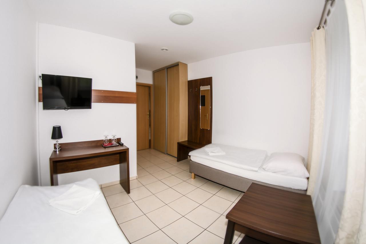Motel W Lace Болеславец Екстериор снимка