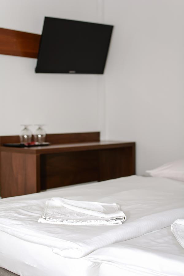 Motel W Lace Болеславец Екстериор снимка